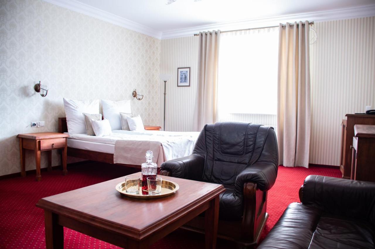 Dwor Czarneckiego Hotel Porosly ภายนอก รูปภาพ