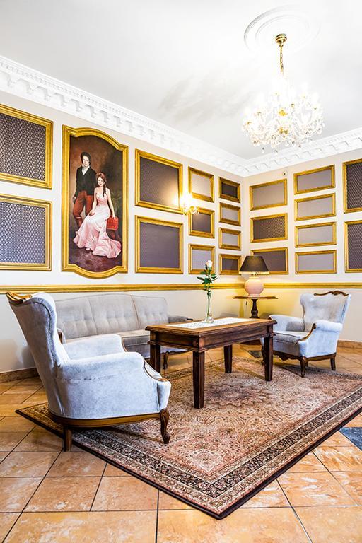 Dwor Czarneckiego Hotel Porosly ภายนอก รูปภาพ