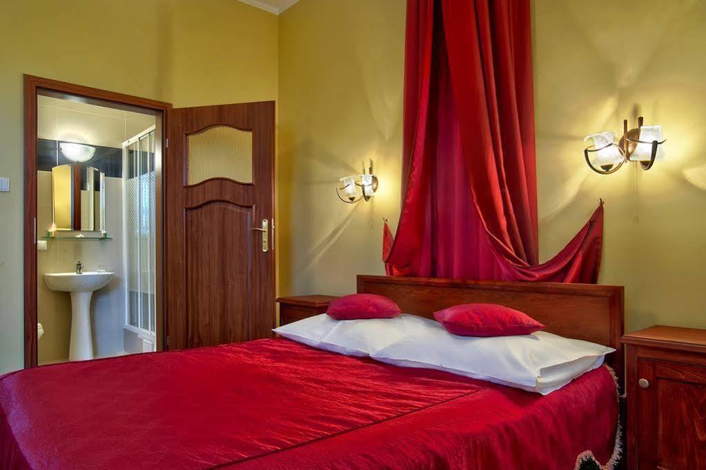 Dwor Czarneckiego Hotel Porosly ภายนอก รูปภาพ