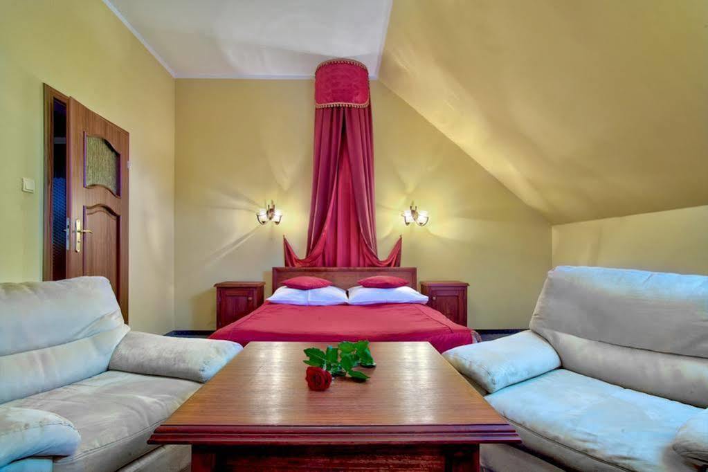 Dwor Czarneckiego Hotel Porosly ภายนอก รูปภาพ