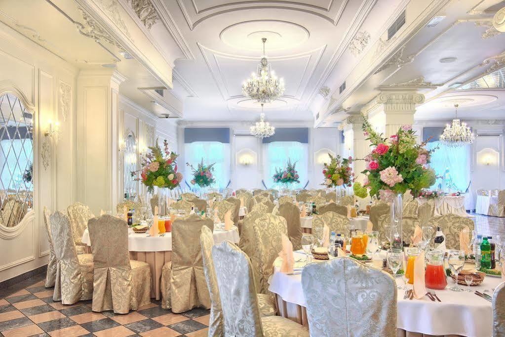 Dwor Czarneckiego Hotel Porosly ภายนอก รูปภาพ