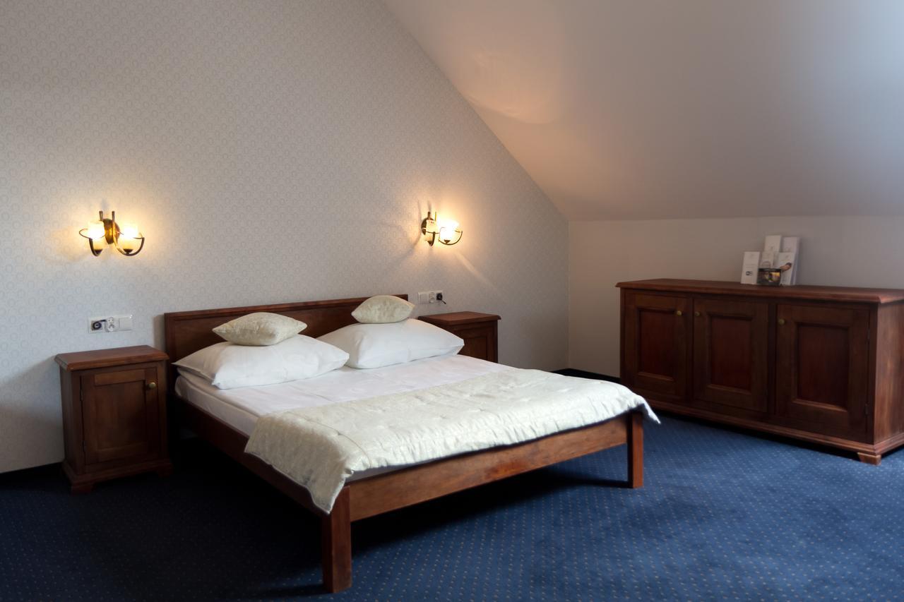 Dwor Czarneckiego Hotel Porosly ภายนอก รูปภาพ
