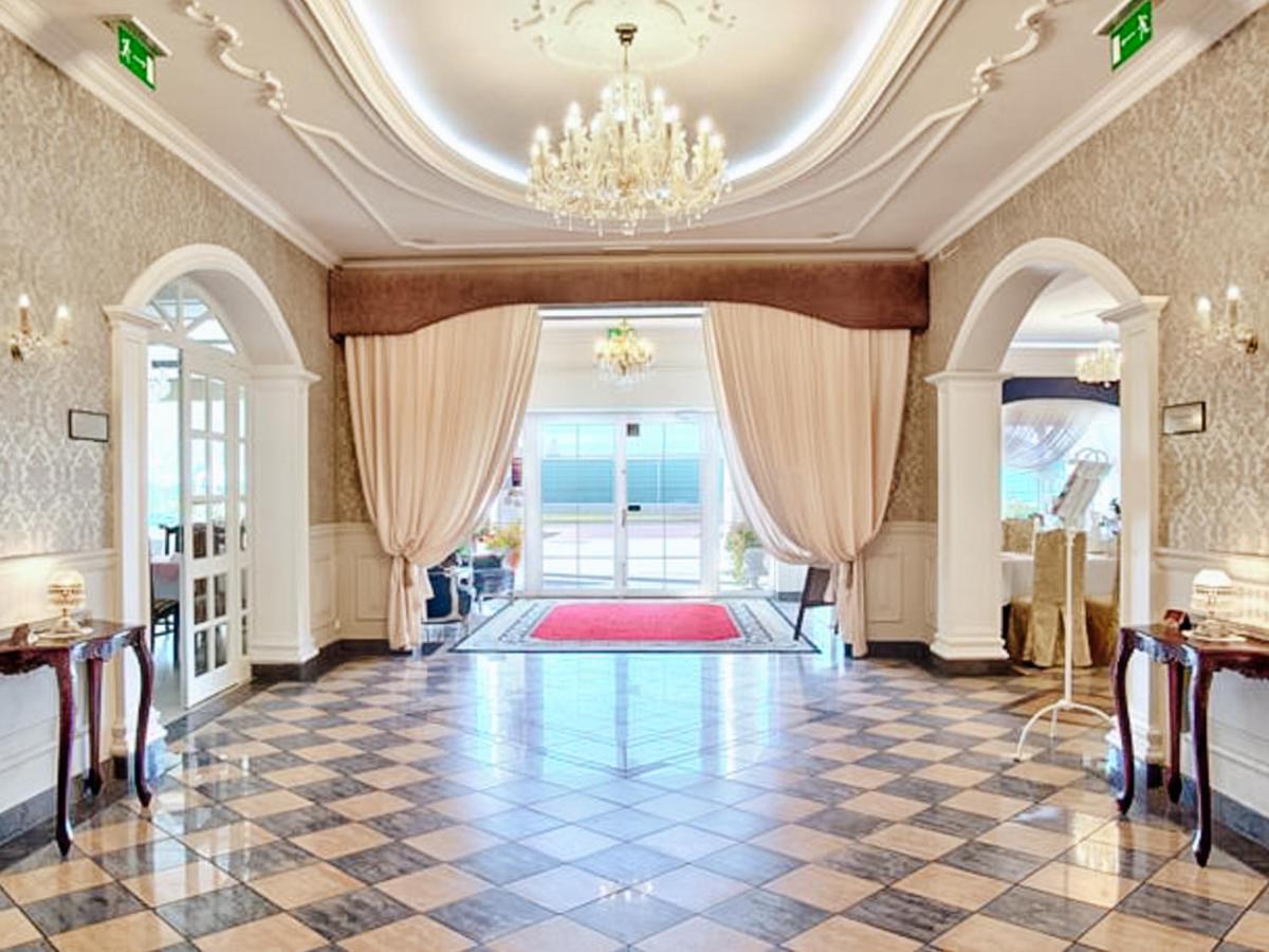 Dwor Czarneckiego Hotel Porosly ภายนอก รูปภาพ