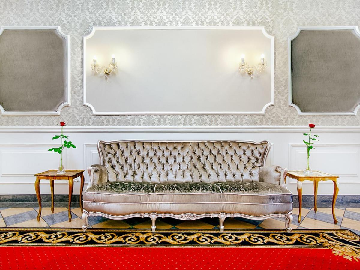 Dwor Czarneckiego Hotel Porosly ภายนอก รูปภาพ